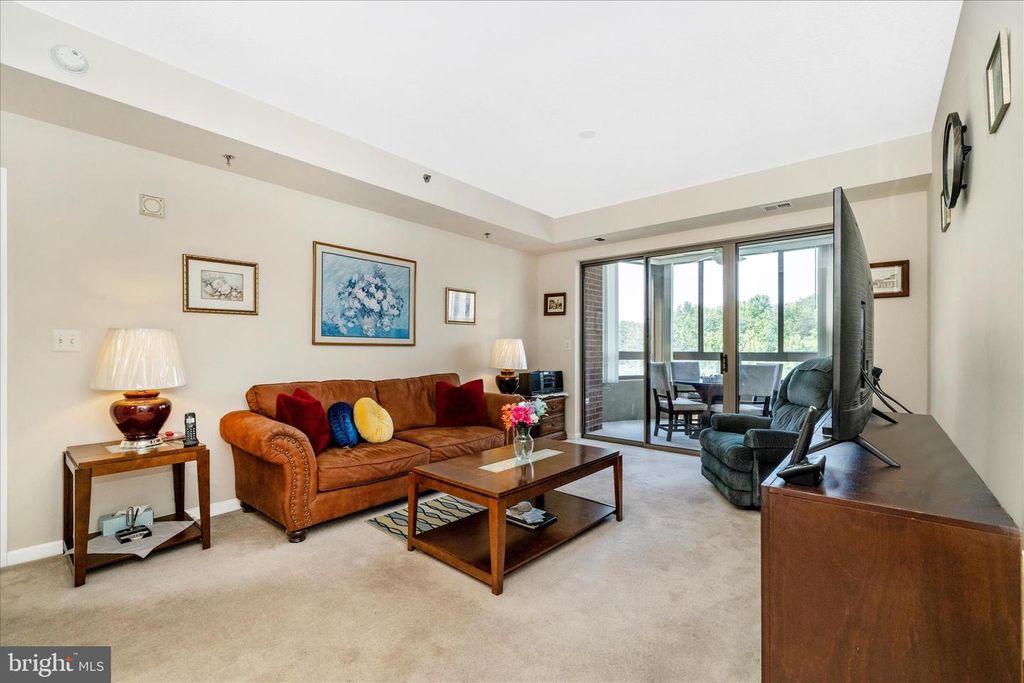 Image 5 of property listing at 3100 N LEISURE WORLD BLVD #523, Silver Spring, MD 20906