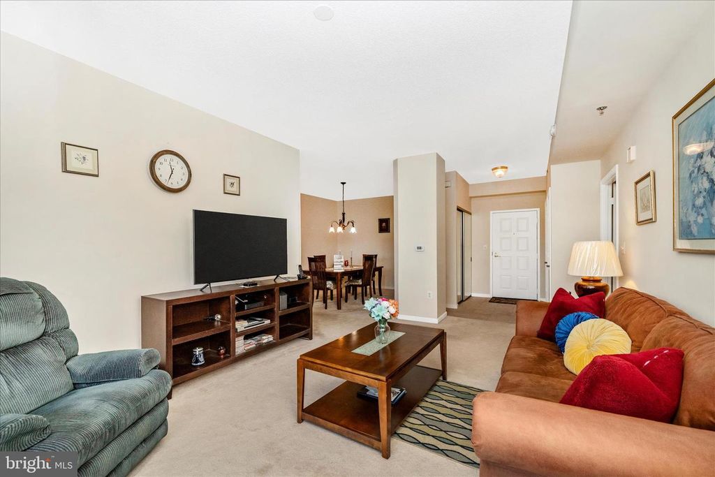 Image 9 of property listing at 3100 N LEISURE WORLD BLVD #523, Silver Spring, MD 20906