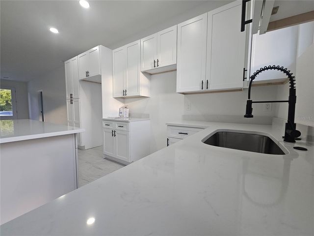 2068 DIXIE AVE, Sanford, FL 32771