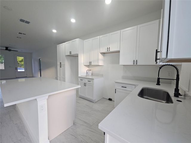 2068 DIXIE AVE, Sanford, FL 32771