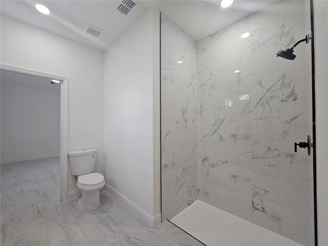 2068 DIXIE AVE, Sanford, FL 32771