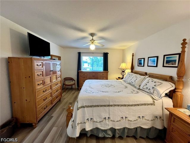 818 SW 8th PL, Cape Coral, FL 33991