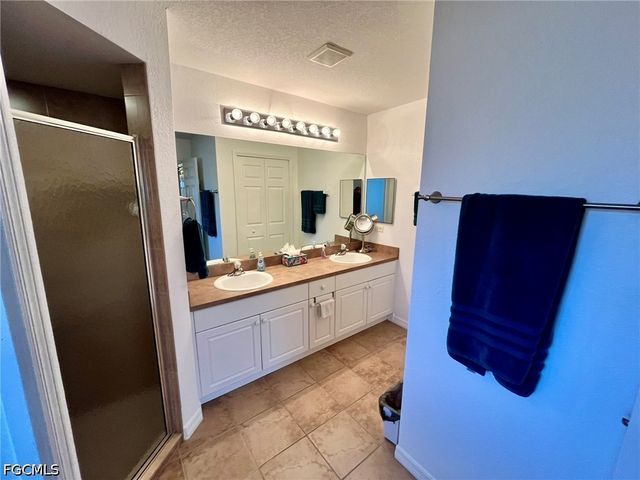 818 SW 8th PL, Cape Coral, FL 33991