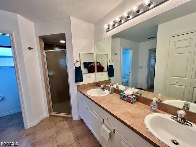 818 SW 8th PL, Cape Coral, FL 33991