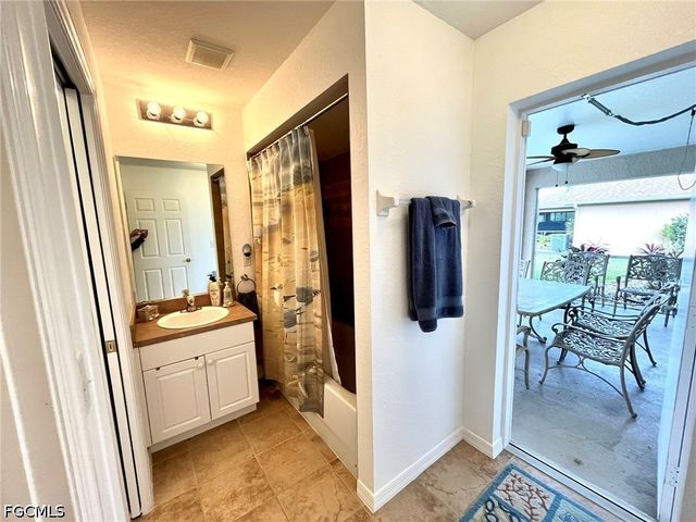 818 SW 8th PL, Cape Coral, FL 33991