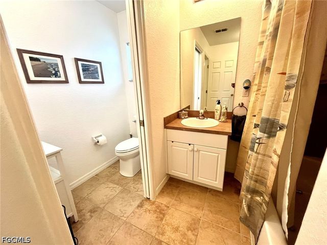 818 SW 8th PL, Cape Coral, FL 33991