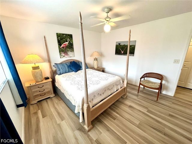 818 SW 8th PL, Cape Coral, FL 33991