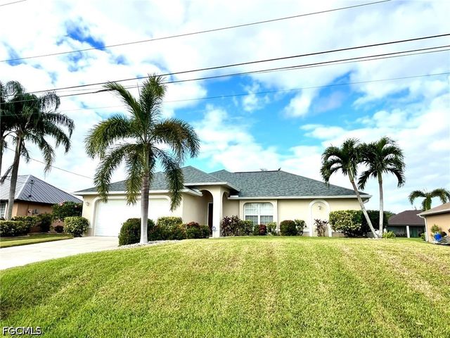 818 SW 8th PL, Cape Coral, FL 33991