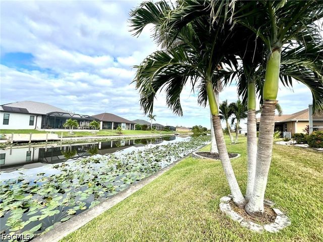 818 SW 8th PL, Cape Coral, FL 33991