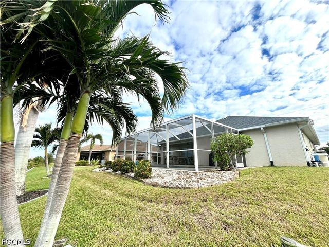 818 SW 8th PL, Cape Coral, FL 33991