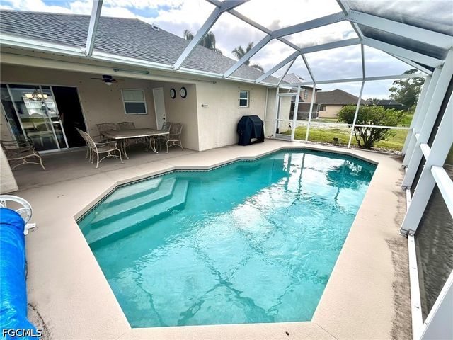 818 SW 8th PL, Cape Coral, FL 33991