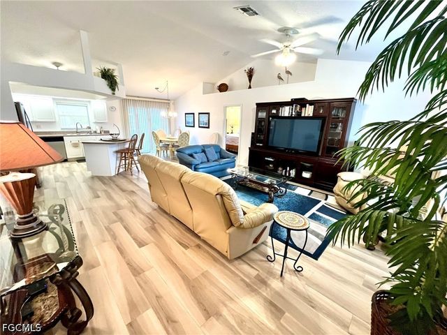 818 SW 8th PL, Cape Coral, FL 33991