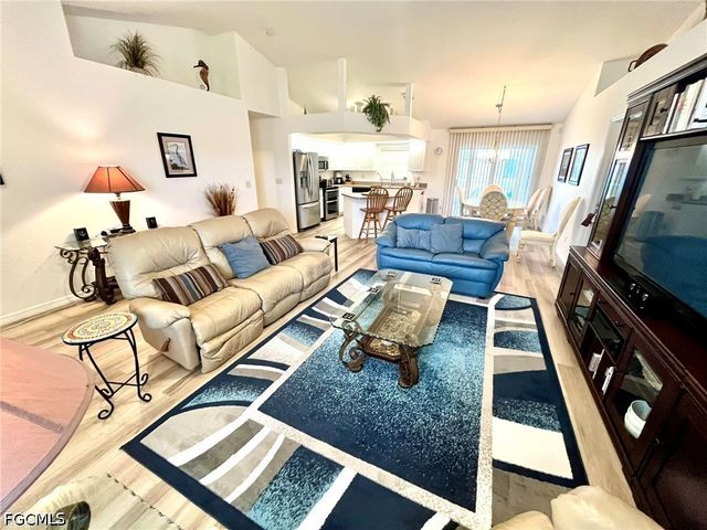 818 SW 8th PL, Cape Coral, FL 33991