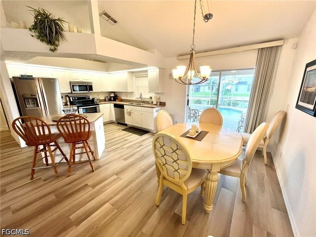 818 SW 8th PL, Cape Coral, FL 33991