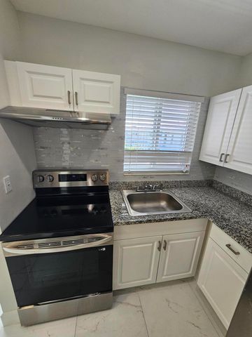 1115 Lake Terrace 208, Boynton Beach, FL 33426