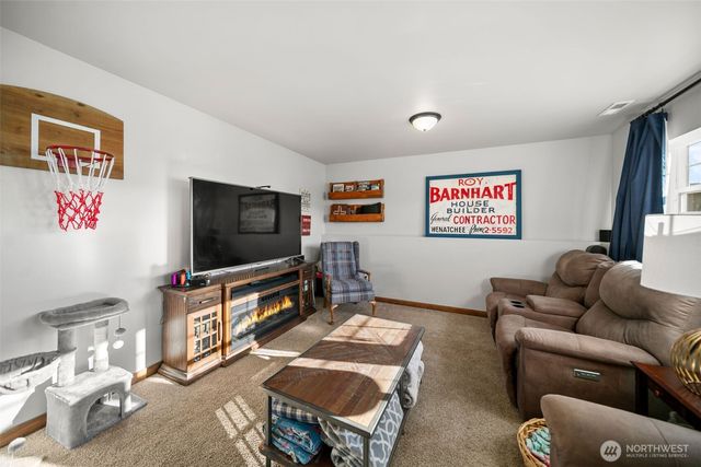 632 S Newton Avenue, East Wenatchee, WA 98802