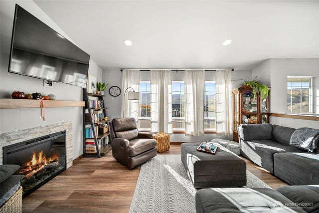 632 S Newton Avenue, East Wenatchee, WA 98802