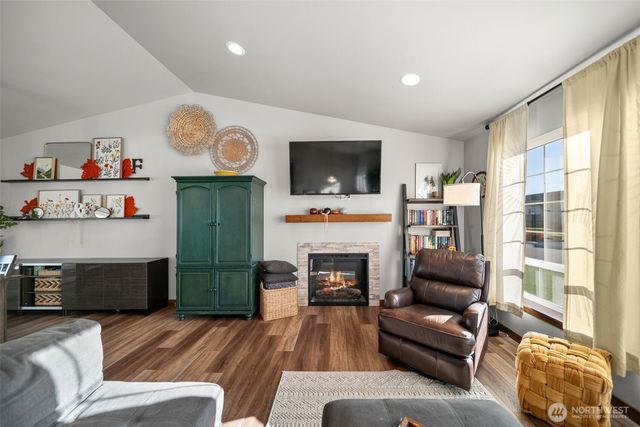 632 S Newton Avenue, East Wenatchee, WA 98802