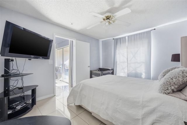 1232 BAREFOOT BAY DRIVE, Orlando, FL 32824