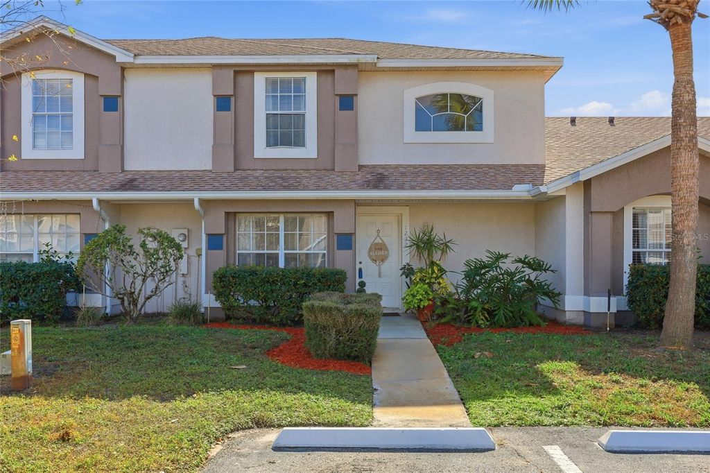 Image 2 of property listing at 1232 BAREFOOT BAY DRIVE, Orlando, FL 32824