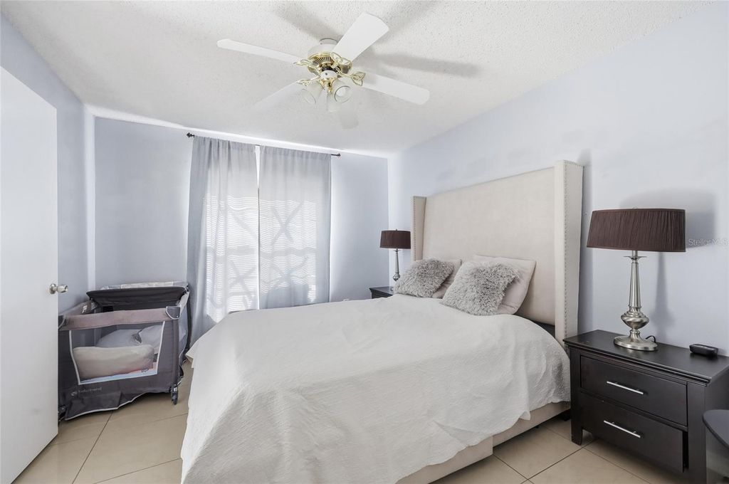 Image 16 of property listing at 1232 BAREFOOT BAY DRIVE, Orlando, FL 32824