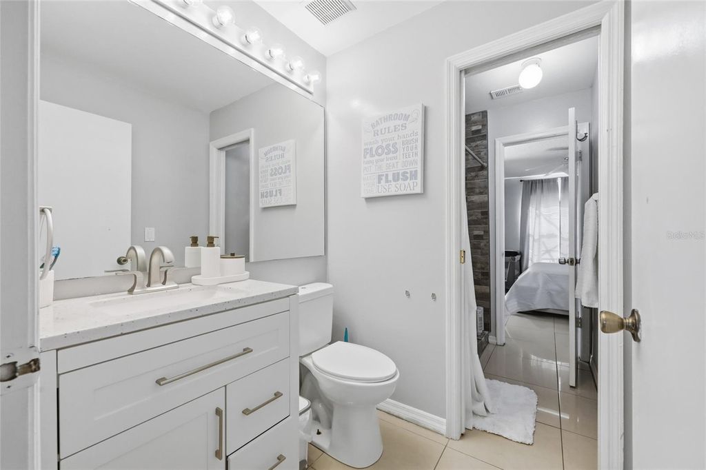 Image 18 of property listing at 1232 BAREFOOT BAY DRIVE, Orlando, FL 32824