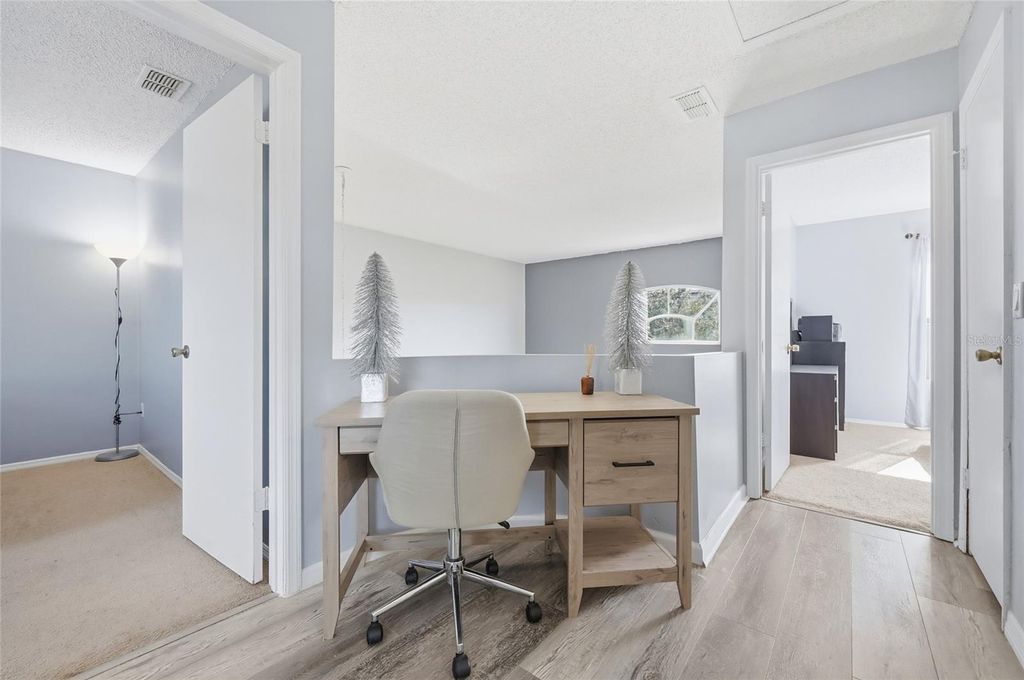 Image 21 of property listing at 1232 BAREFOOT BAY DRIVE, Orlando, FL 32824