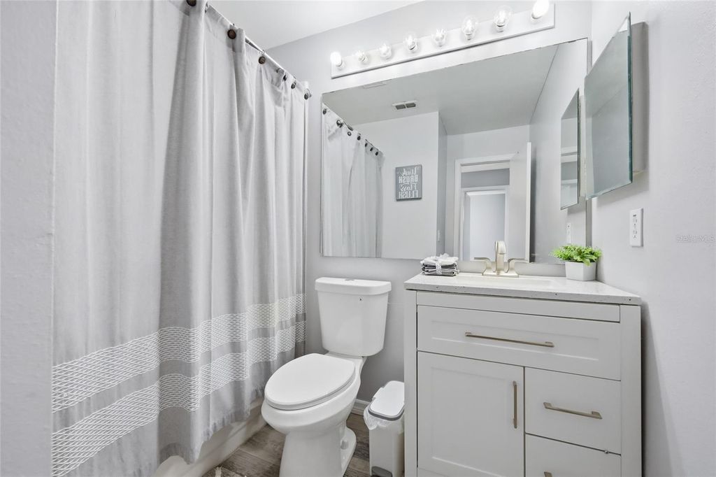 Image 23 of property listing at 1232 BAREFOOT BAY DRIVE, Orlando, FL 32824