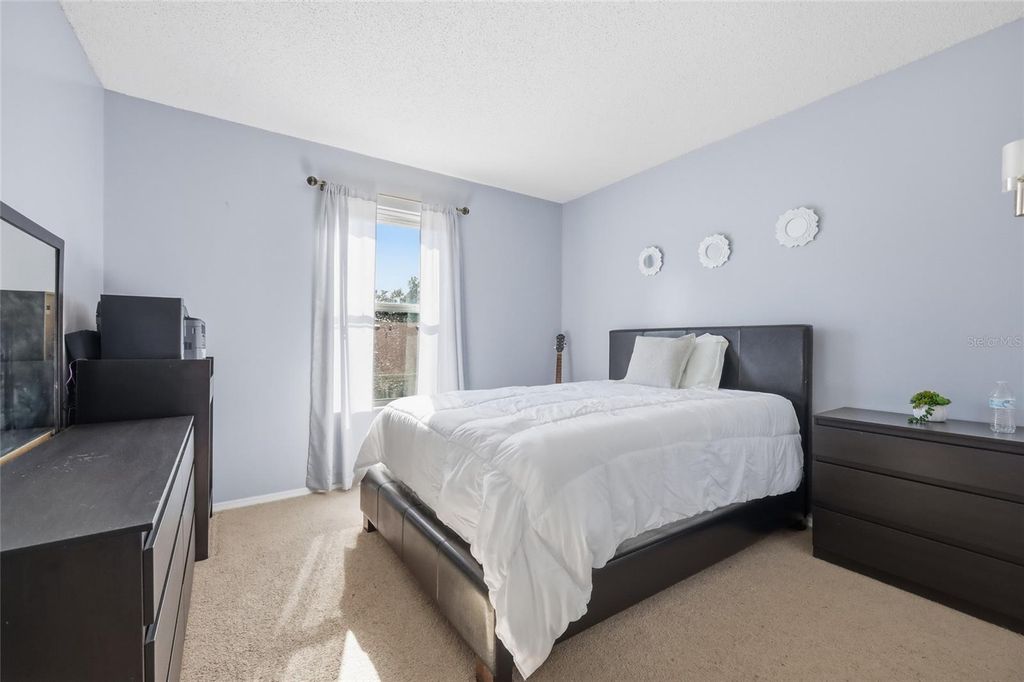 Image 24 of property listing at 1232 BAREFOOT BAY DRIVE, Orlando, FL 32824