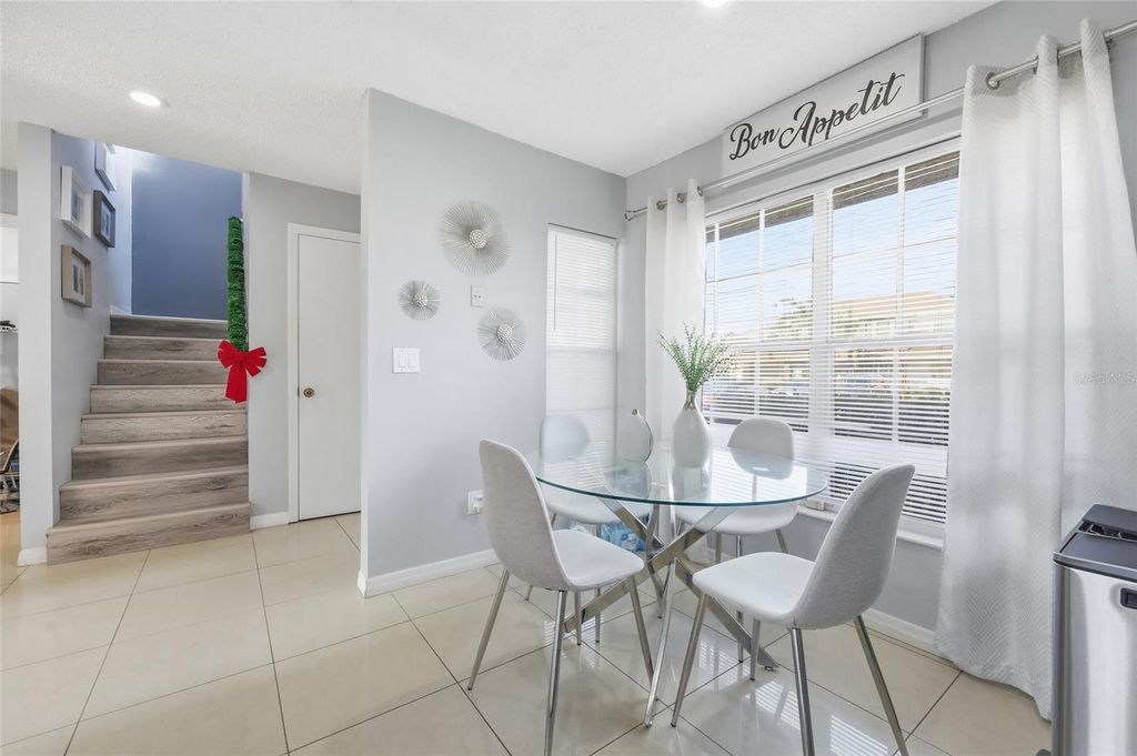 Image 8 of property listing at 1232 BAREFOOT BAY DRIVE, Orlando, FL 32824