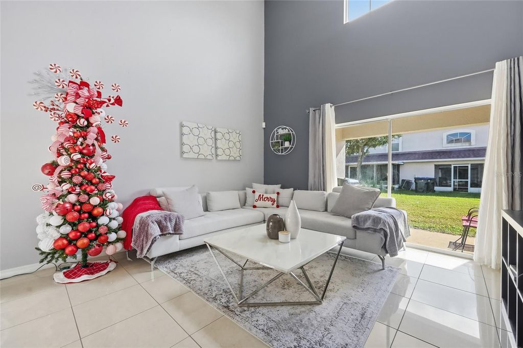 Image 10 of property listing at 1232 BAREFOOT BAY DRIVE, Orlando, FL 32824