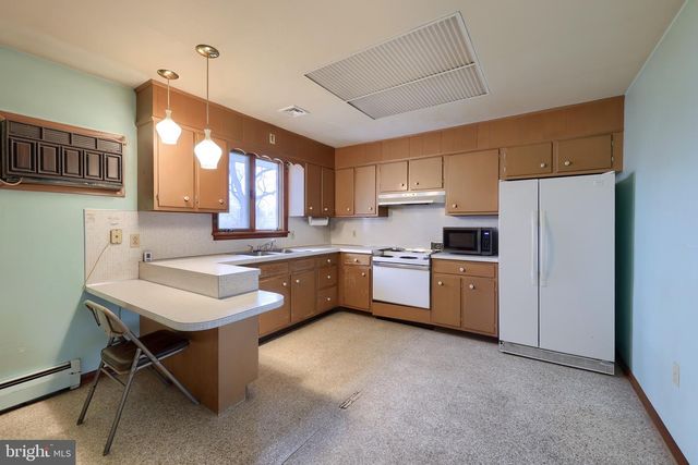 222 ROBIN RD, Hershey, PA 17033