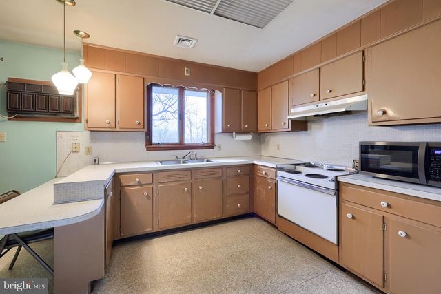 222 ROBIN RD, Hershey, PA 17033