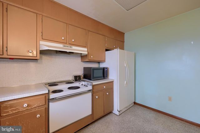 222 ROBIN RD, Hershey, PA 17033