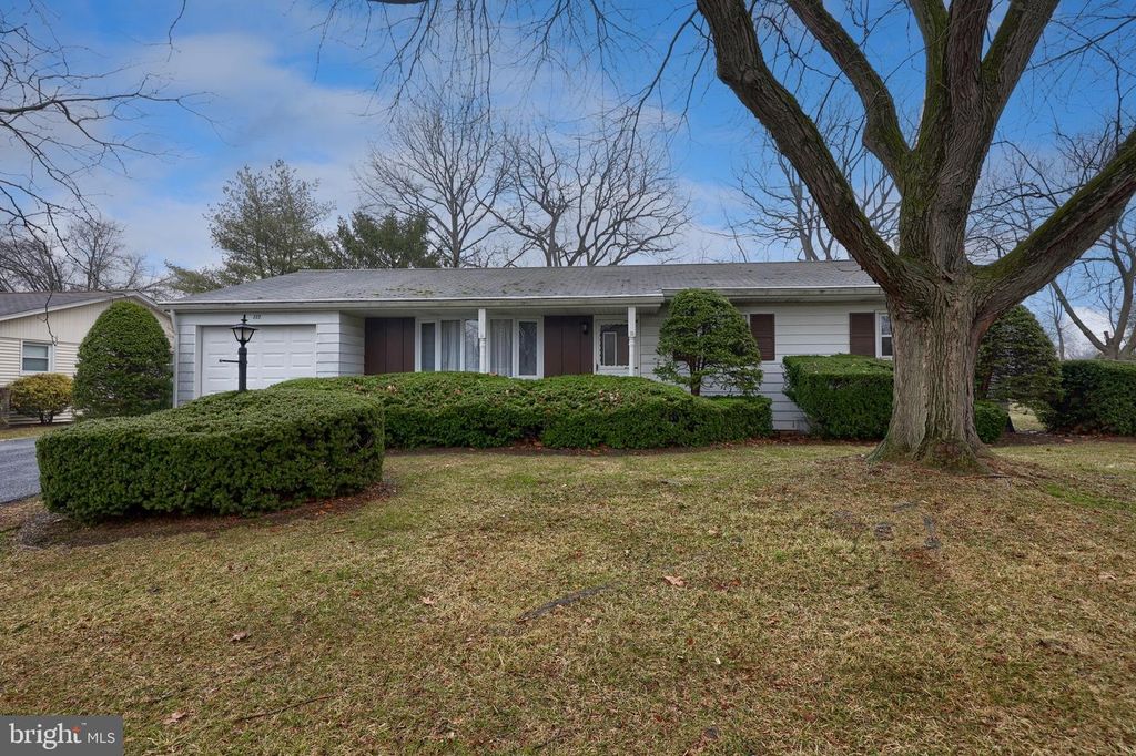 222 ROBIN RD, Hershey, PA 17033