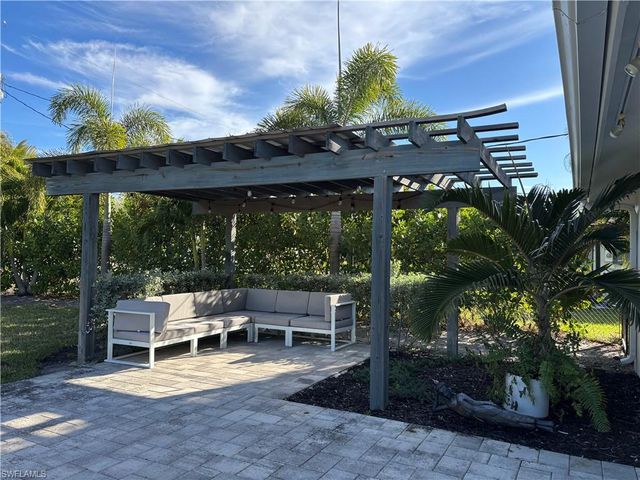 1357 Kingswood CT, Fort Myers, FL 33919