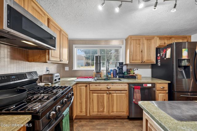 114 Bayview RD, Athol, ID 83801