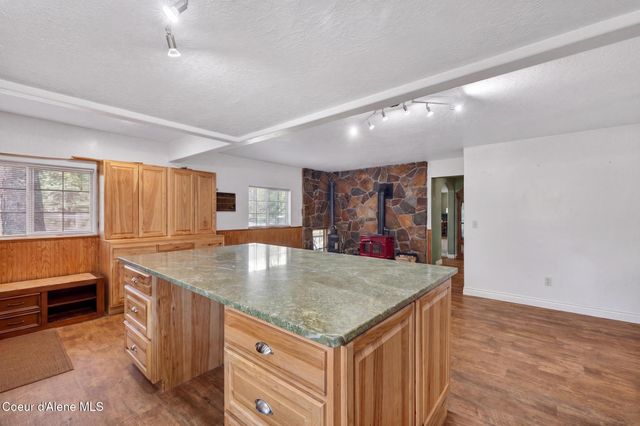 114 Bayview RD, Athol, ID 83801