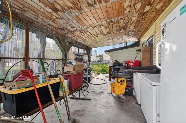 114 Bayview RD, Athol, ID 83801