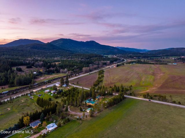 114 Bayview RD, Athol, ID 83801