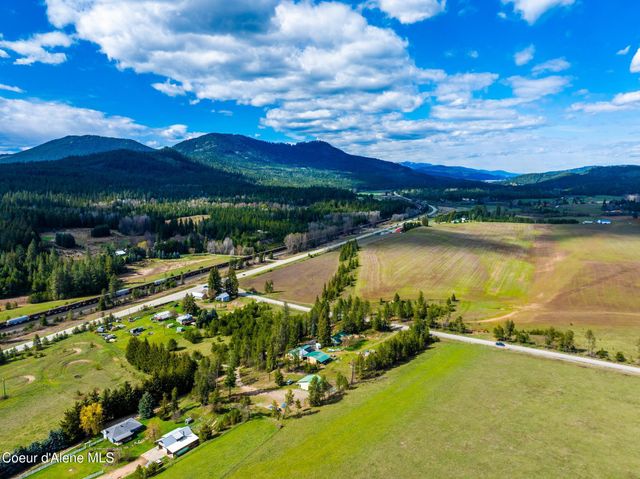 114 Bayview RD, Athol, ID 83801