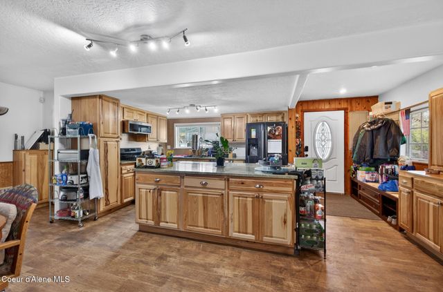 114 Bayview RD, Athol, ID 83801