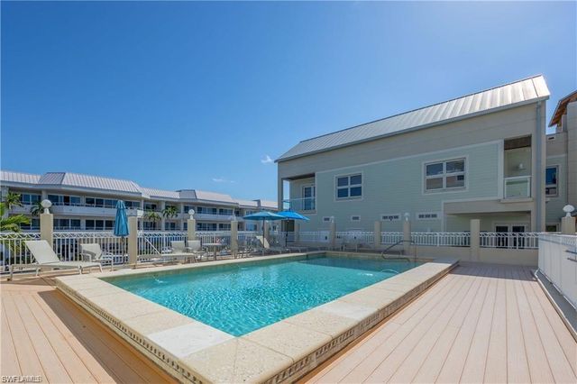 1001 10th AVE S, Naples, FL 34102