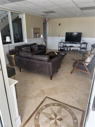 1001 10th AVE S, Naples, FL 34102