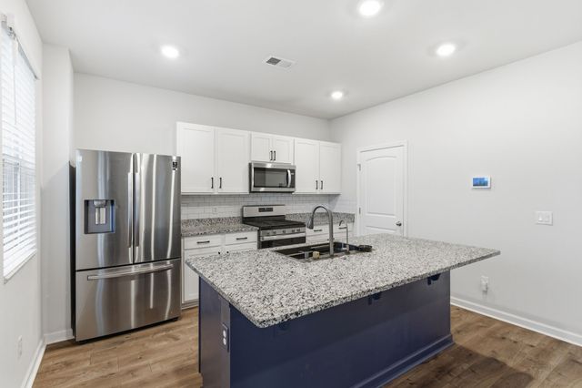 7354 Sunny Parks Dr, White House, TN 37188