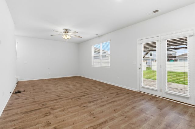 7354 Sunny Parks Dr, White House, TN 37188