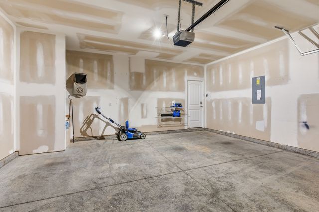 7354 Sunny Parks Dr, White House, TN 37188