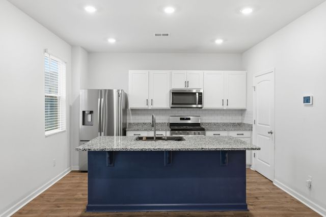 7354 Sunny Parks Dr, White House, TN 37188