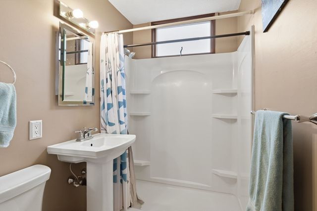 310 W Allen Ridge Rd, Springfield, MA 01118