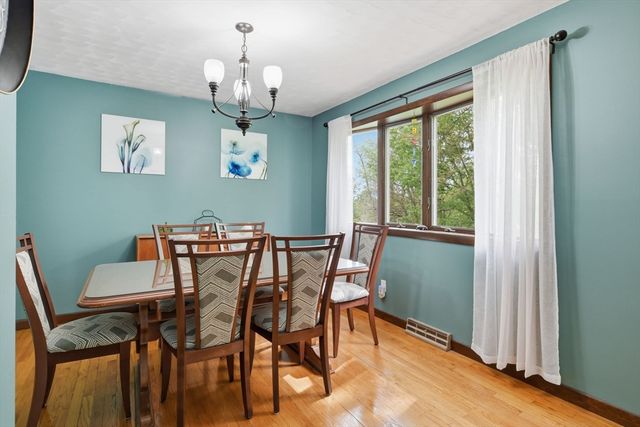 310 W Allen Ridge Rd, Springfield, MA 01118